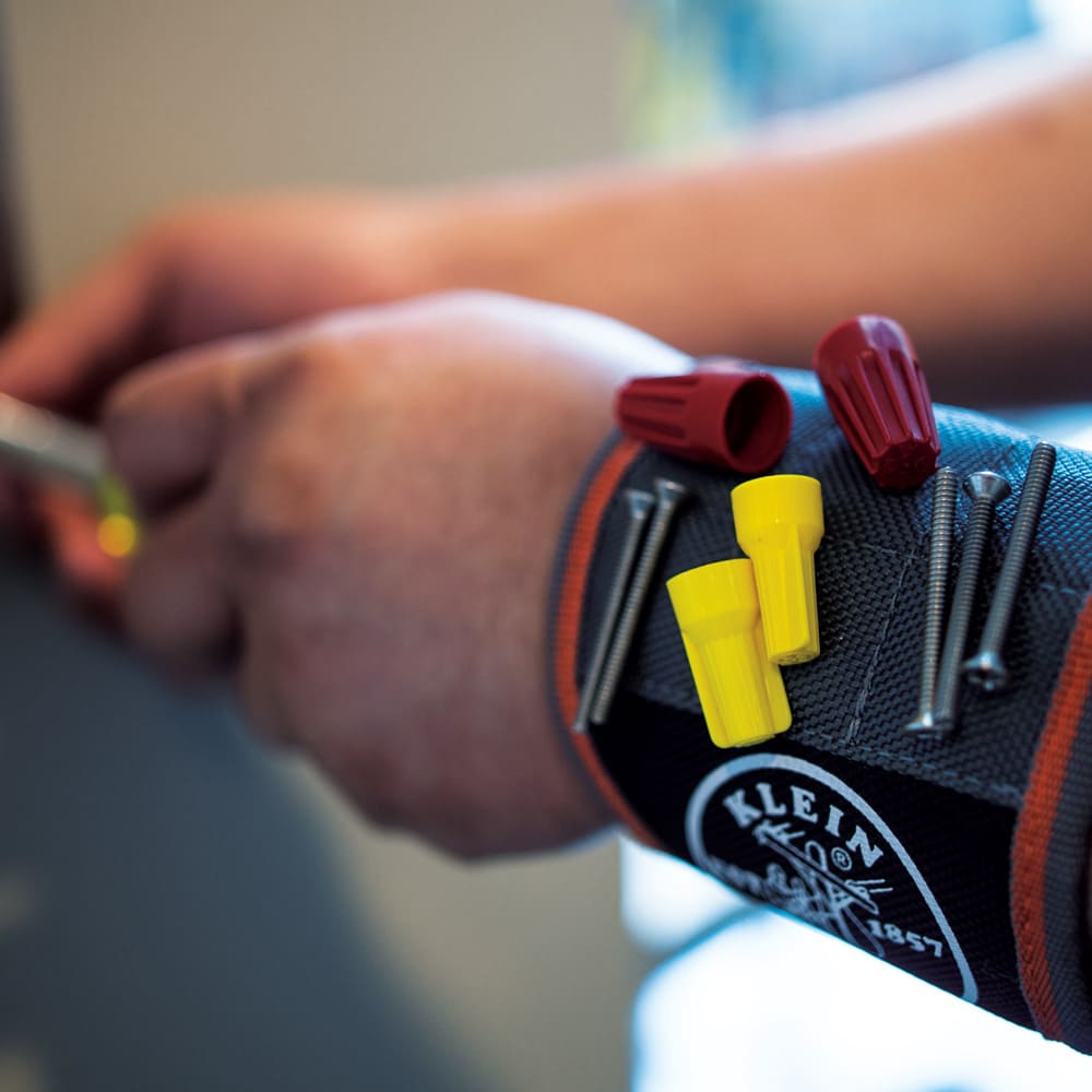 Klein Tools Tradesman Pro™ Magnetic Wristband 55895